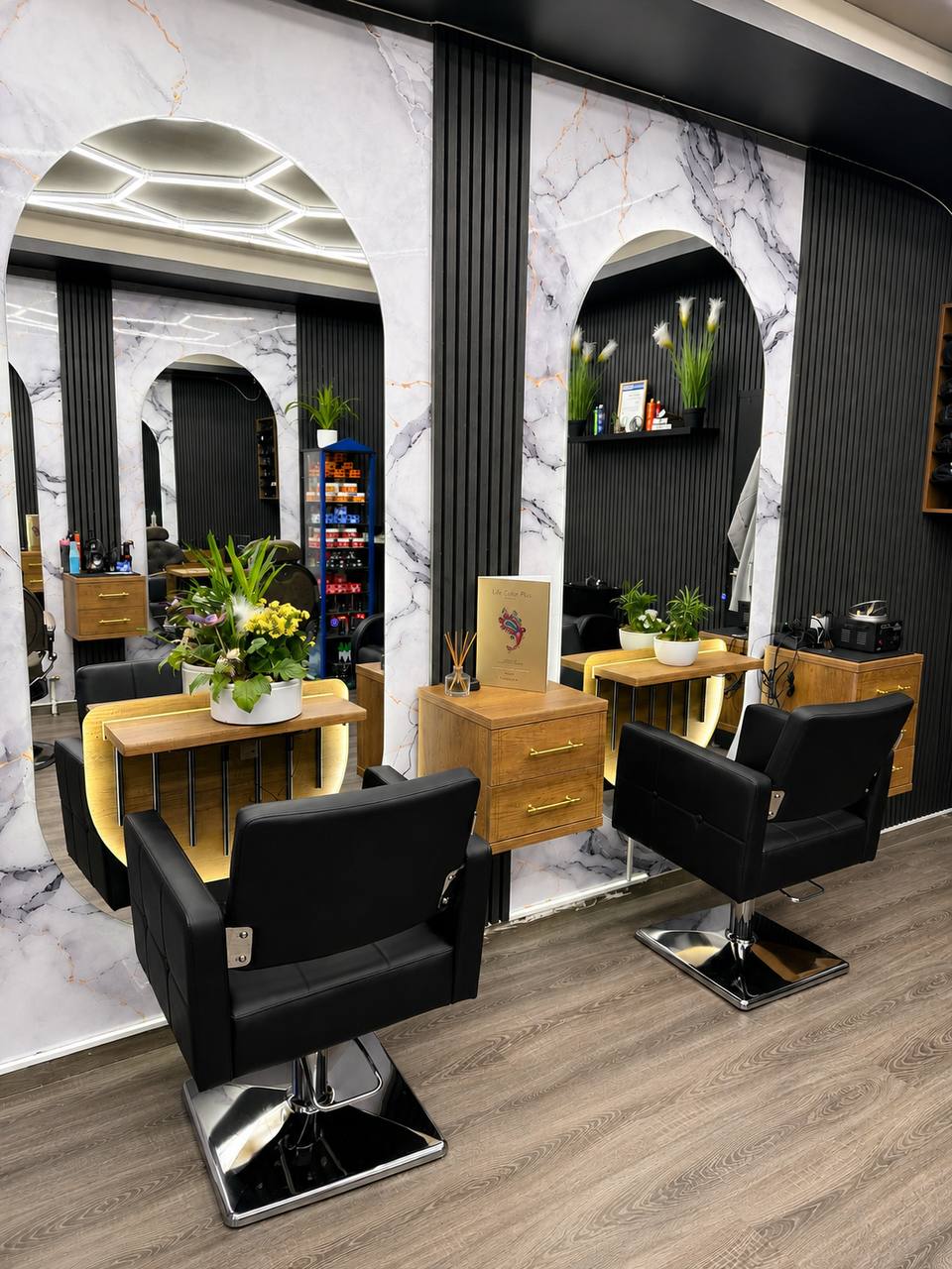 Damenstühle im Golden Cut Salon